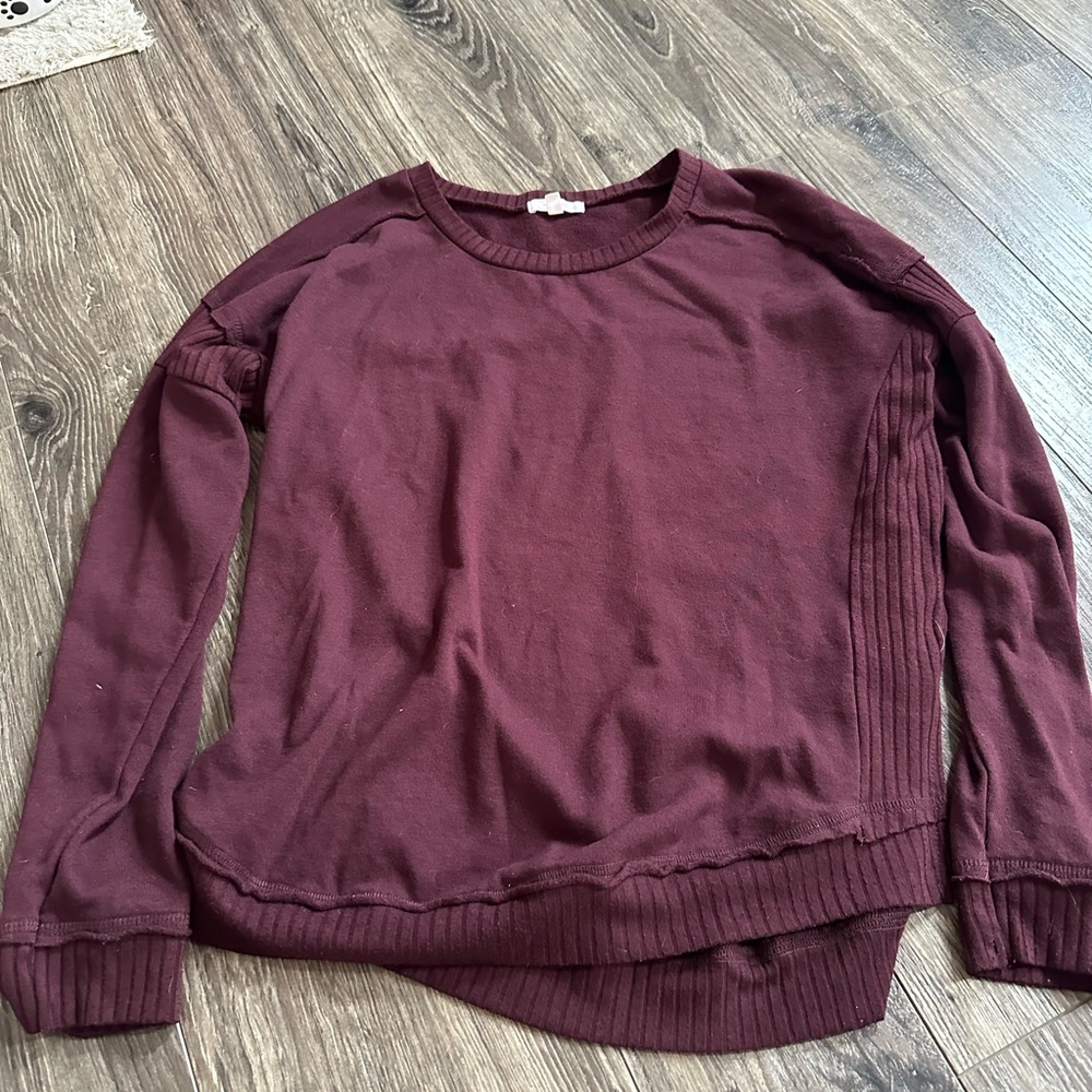 Woman’s burgundy long sleeve crewneck sweatshirt size medium